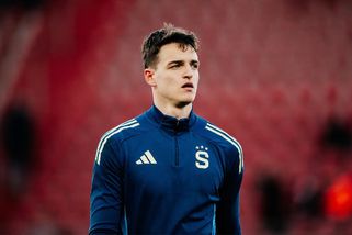 Český Onana? V zahraničí rezonuje chyba brankáře Sparty Surovčíka